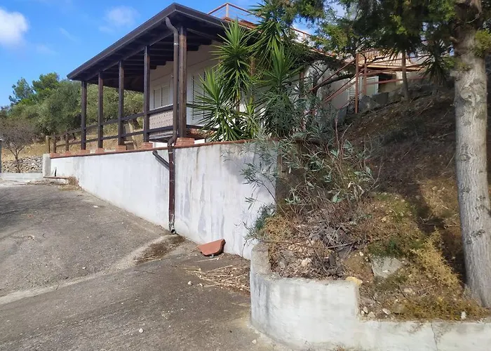 וילה Rifugio Riserva Grotta Mazzamuto *